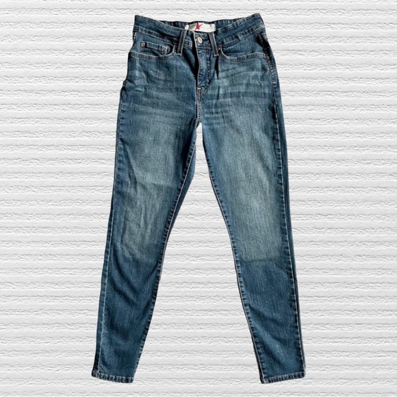 Signature by Levi Strauss Gold Totally Shaping Skinny Jeans Tag Size 28"×28" - Picture 1 of 10